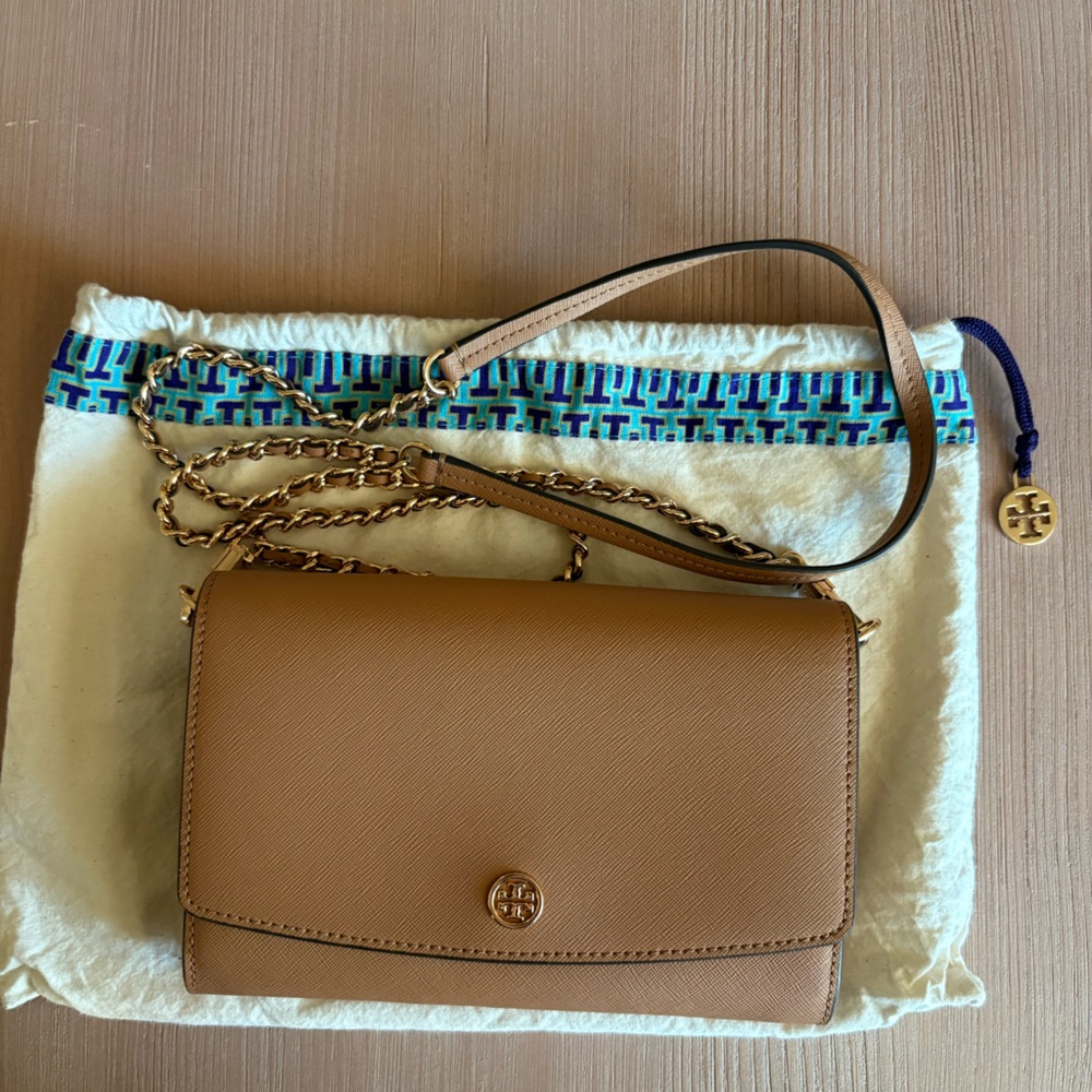 Tory Burch Robinson Pebbled Chain Wallet